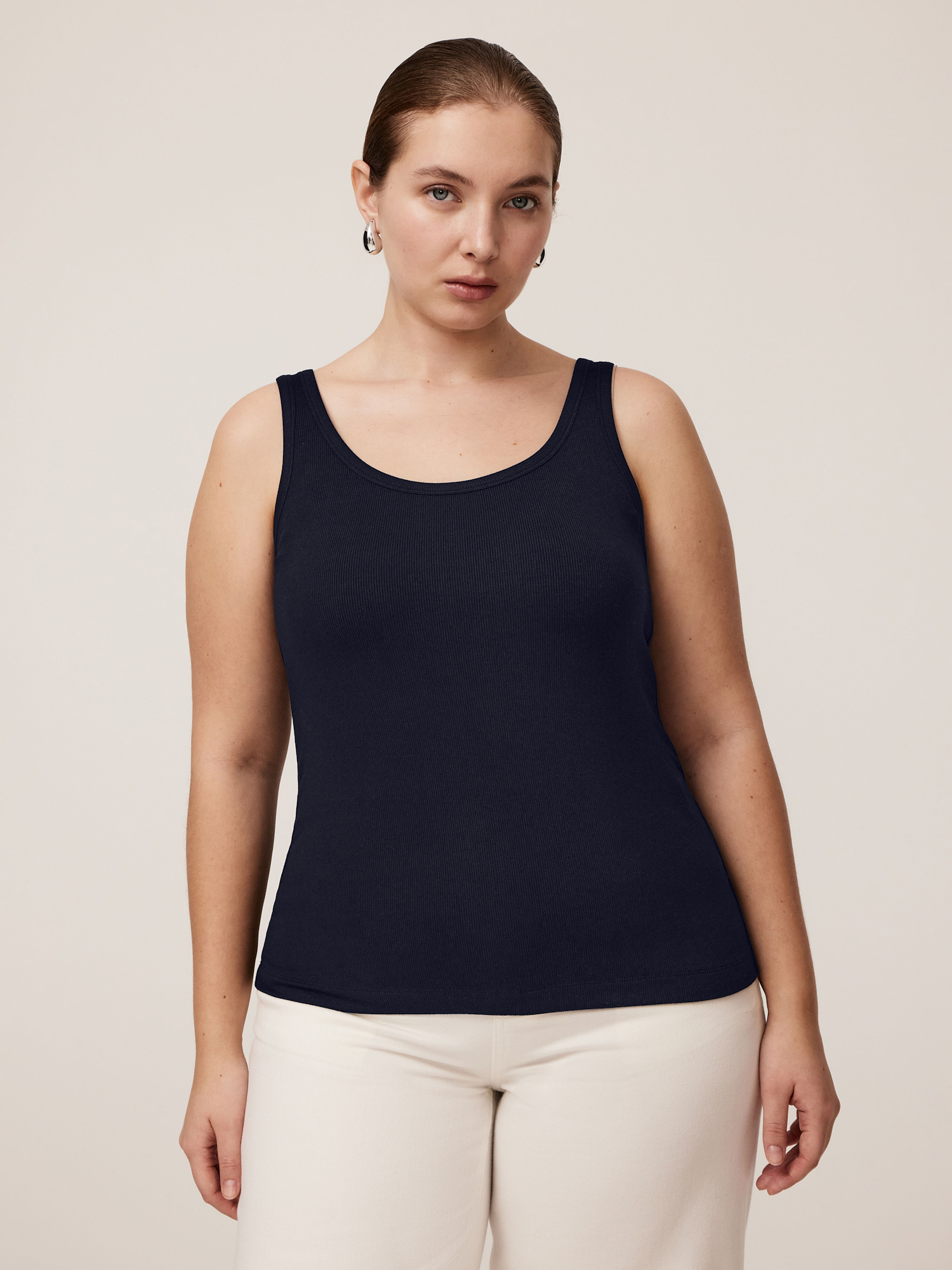 Базовый топ из эластичного вискозного трикотажа M46 1799₽