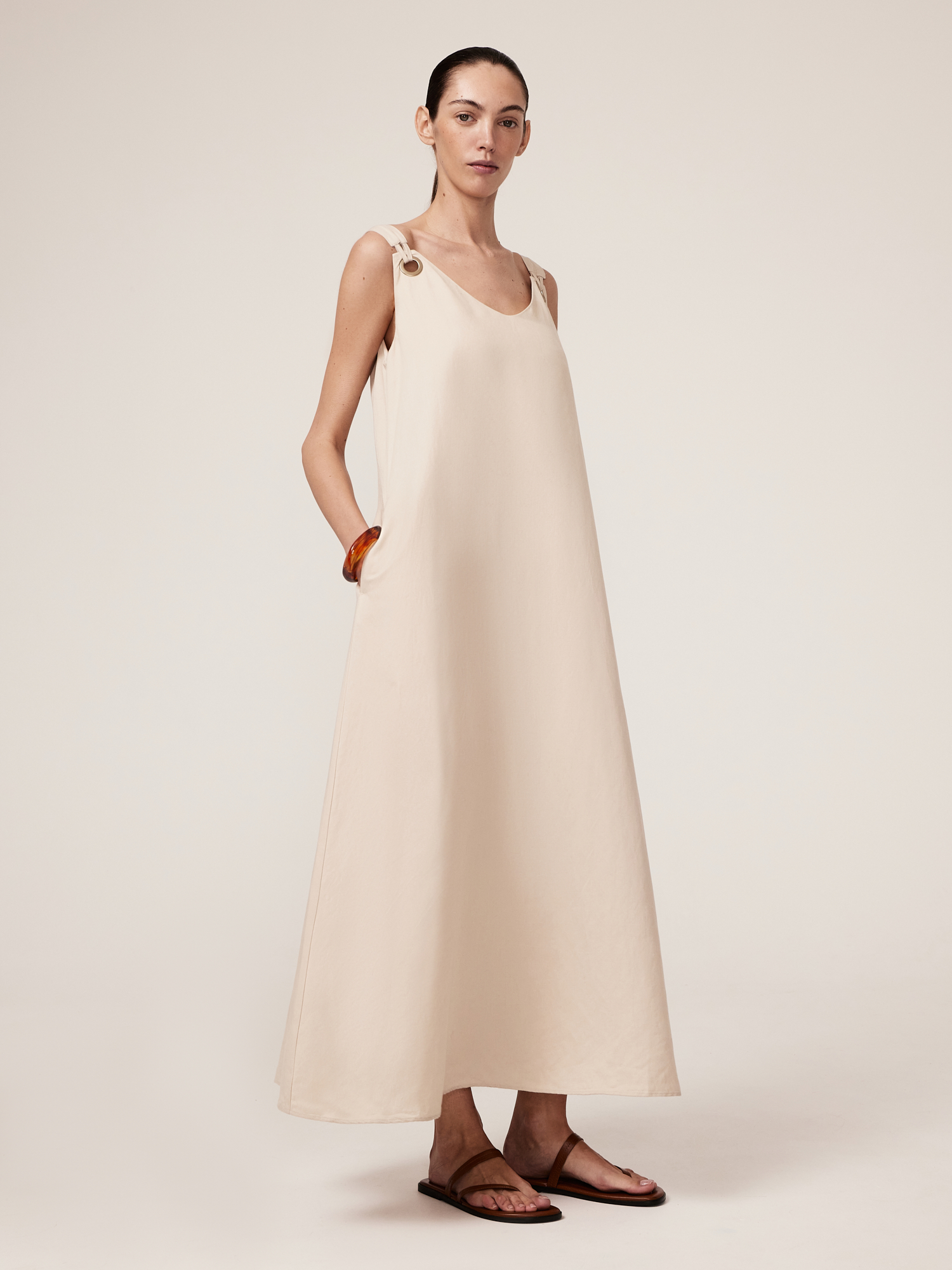 Платье с люверсами на бретелях M46 12999₽