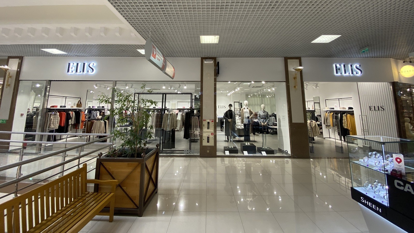 Фото витрины магазина