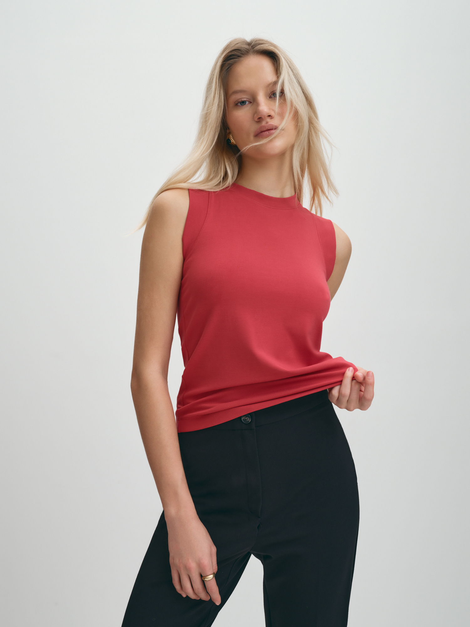 Однотонный трикотажный базовый топ XL50 1599₽