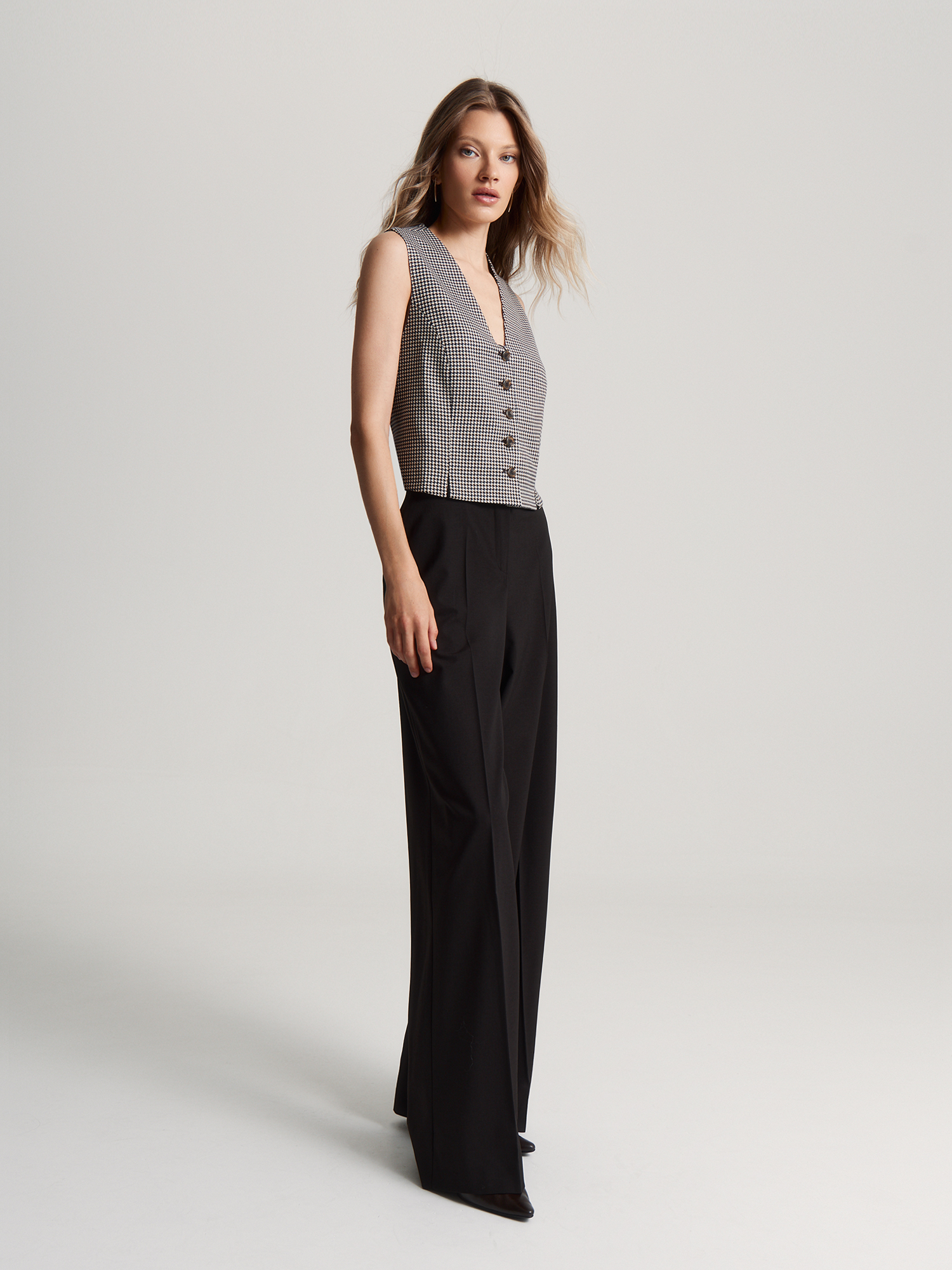 Брюки из костюмной шерстяной ткани XL50 10999₽