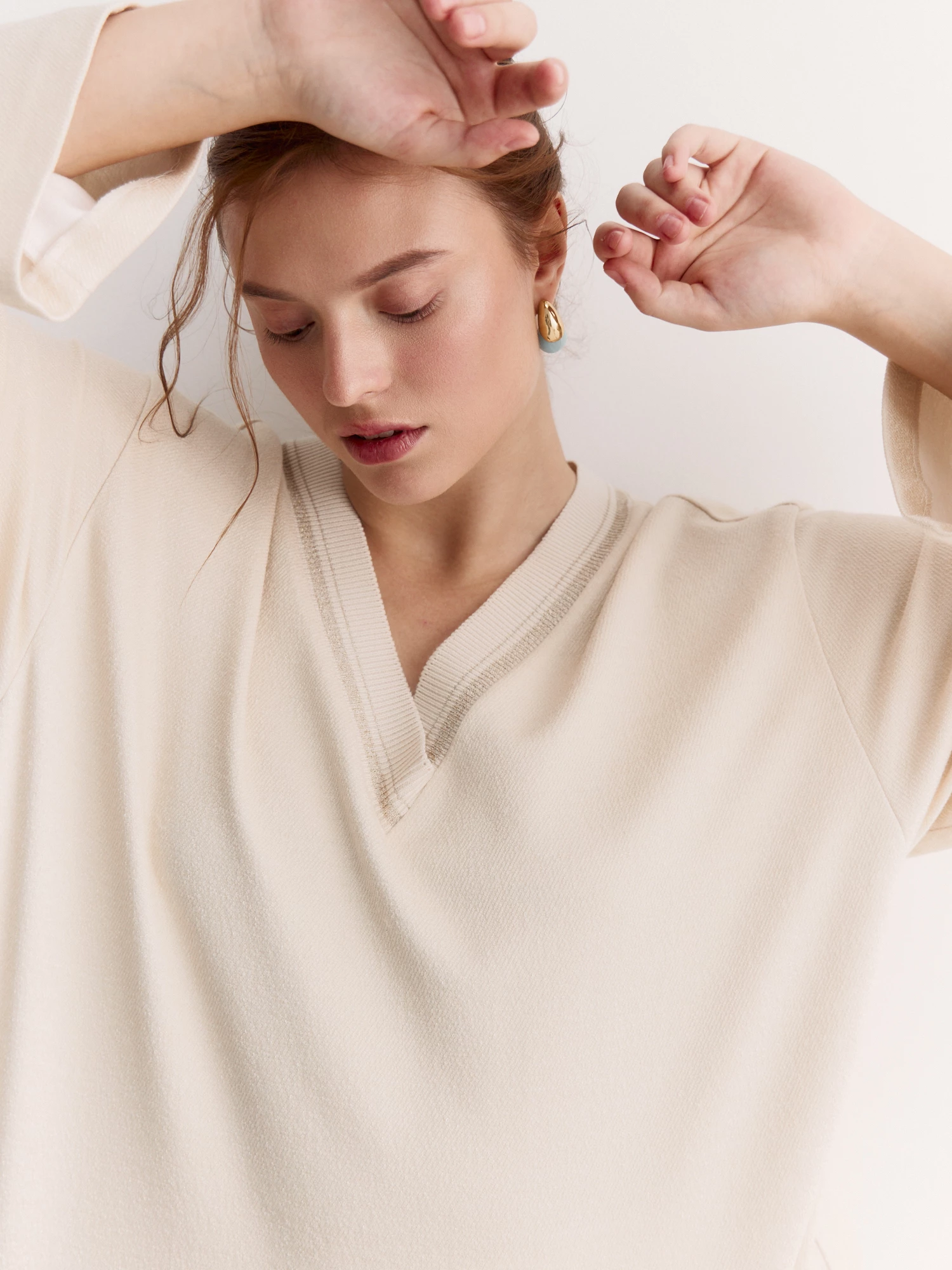 Свитшот с V-вырезом из мягкого трикотажа Lalis арт. BS1770K