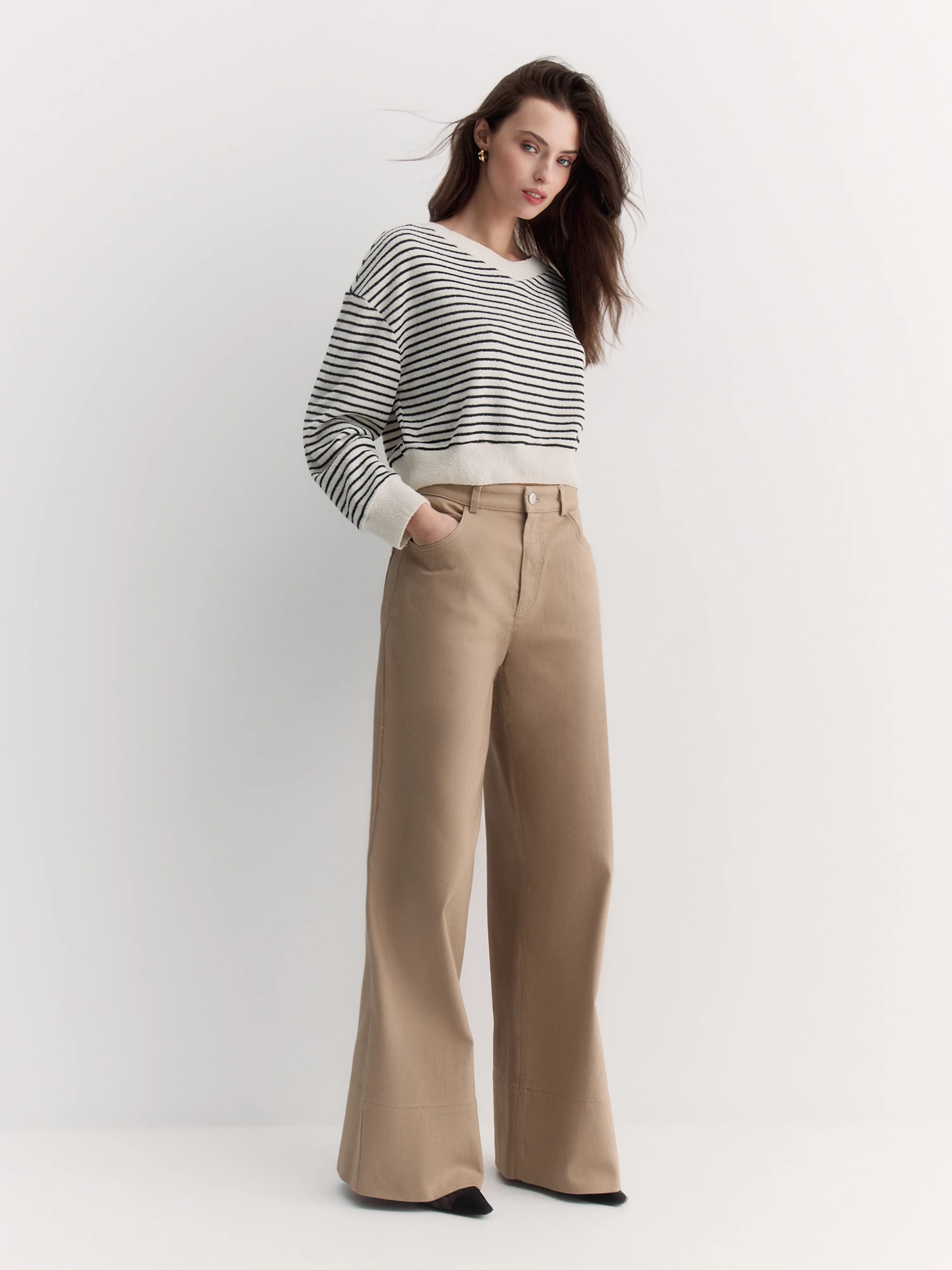 Укороченный свитшот с V-вырезом Elis арт. BS0070K