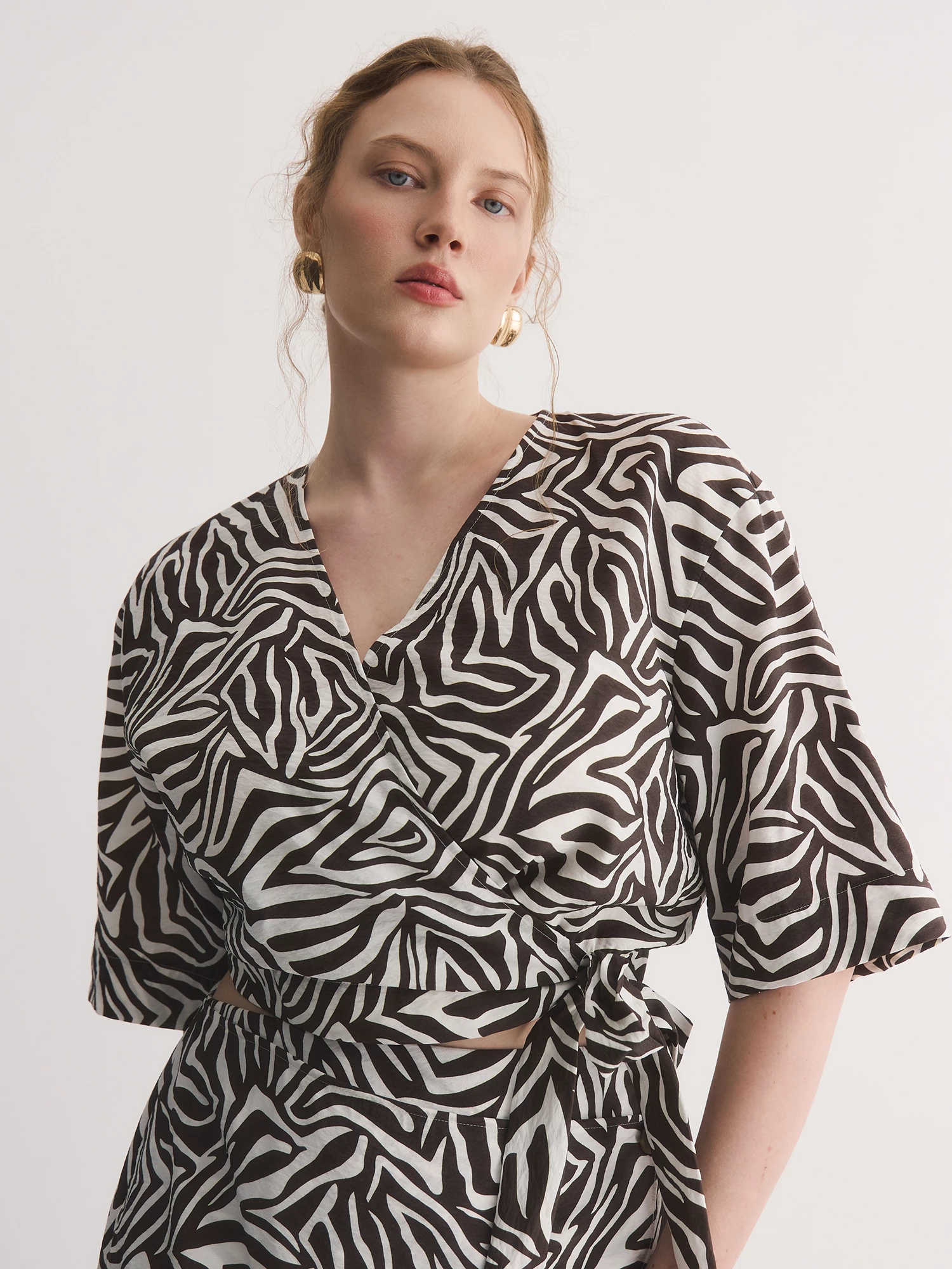 Укороченная блуза с запахом Lalis арт. BL1947