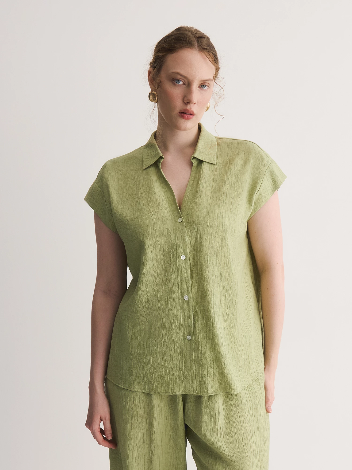 Костюмная блуза из жатой вискозной ткани Lalis арт. BL1896Х