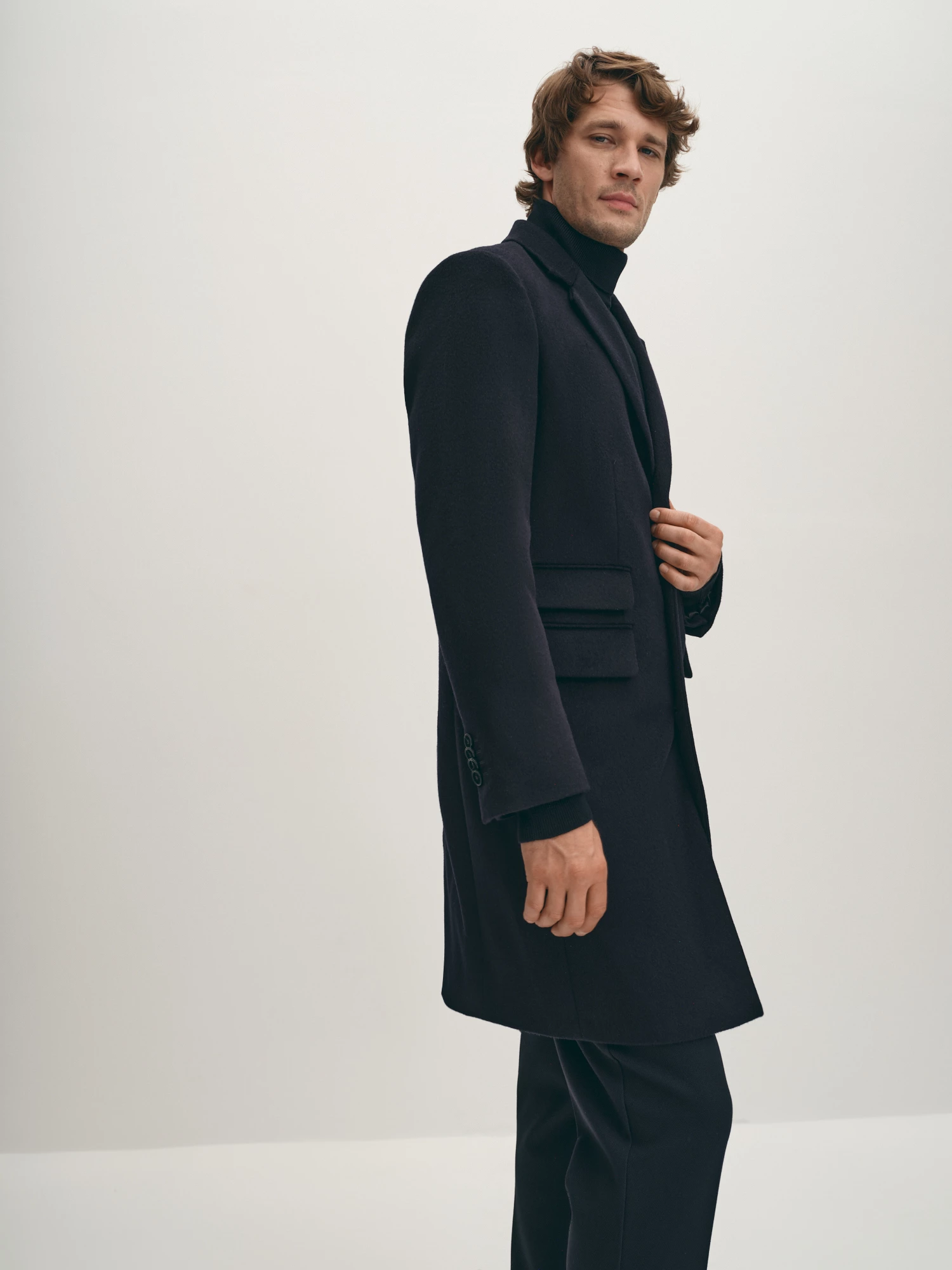 Демисезонное классическое пальто из шерсти 20line арт. IPD001617