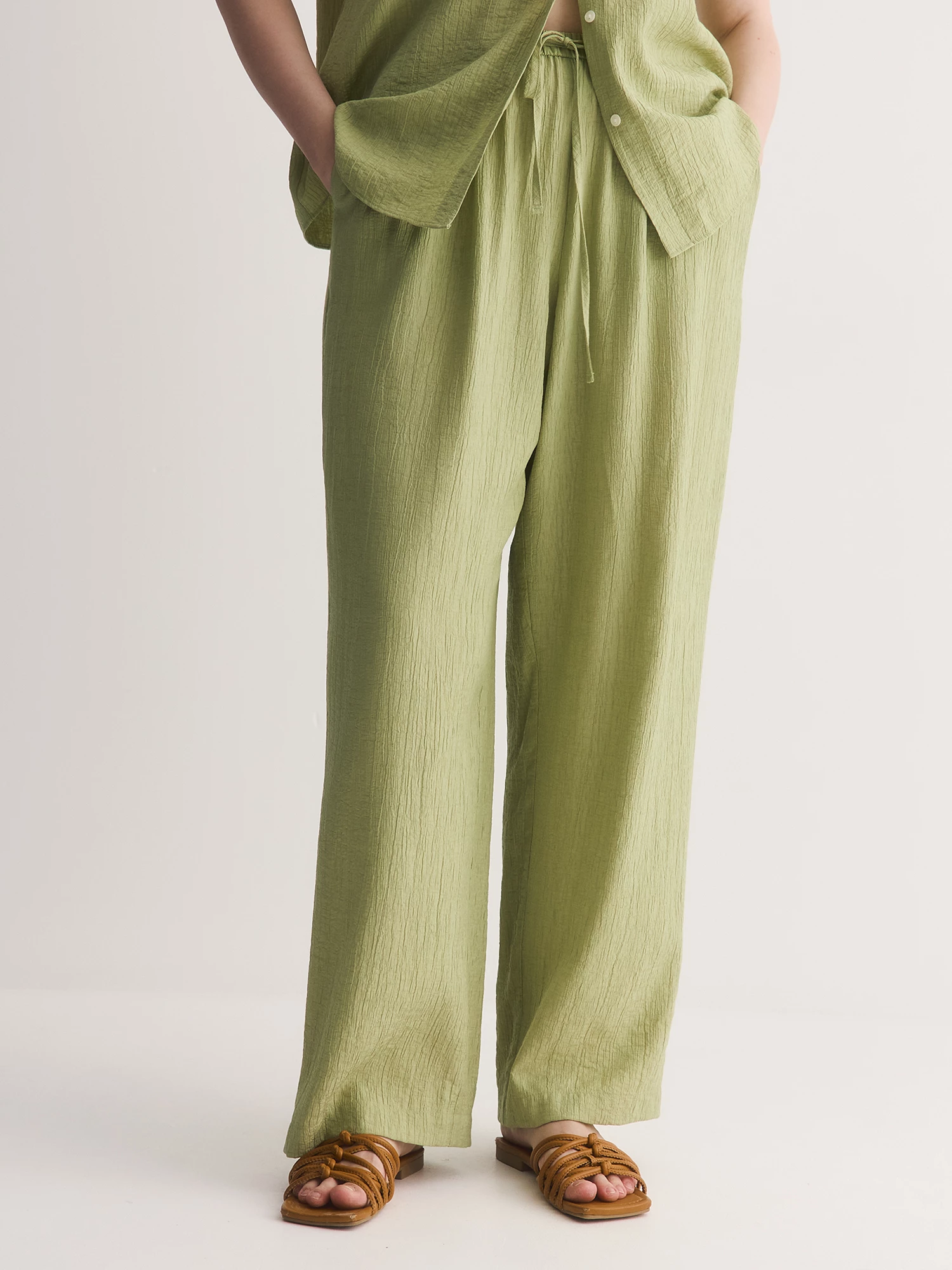 Костюмные брюки из жатой вискозной ткани Lalis арт. TR05267Х