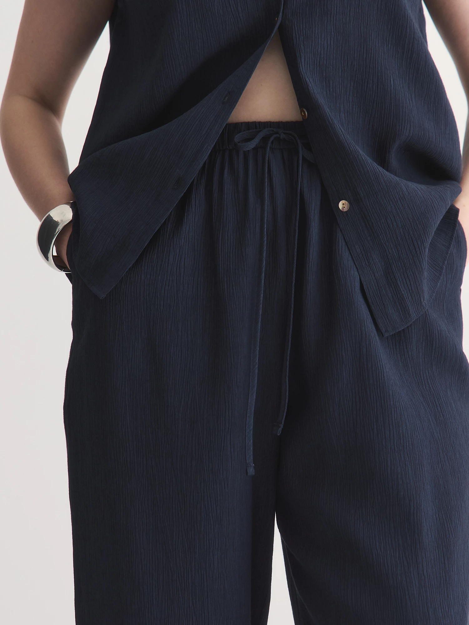 Костюмные брюки из жатой вискозной ткани Lalis арт. TR05267