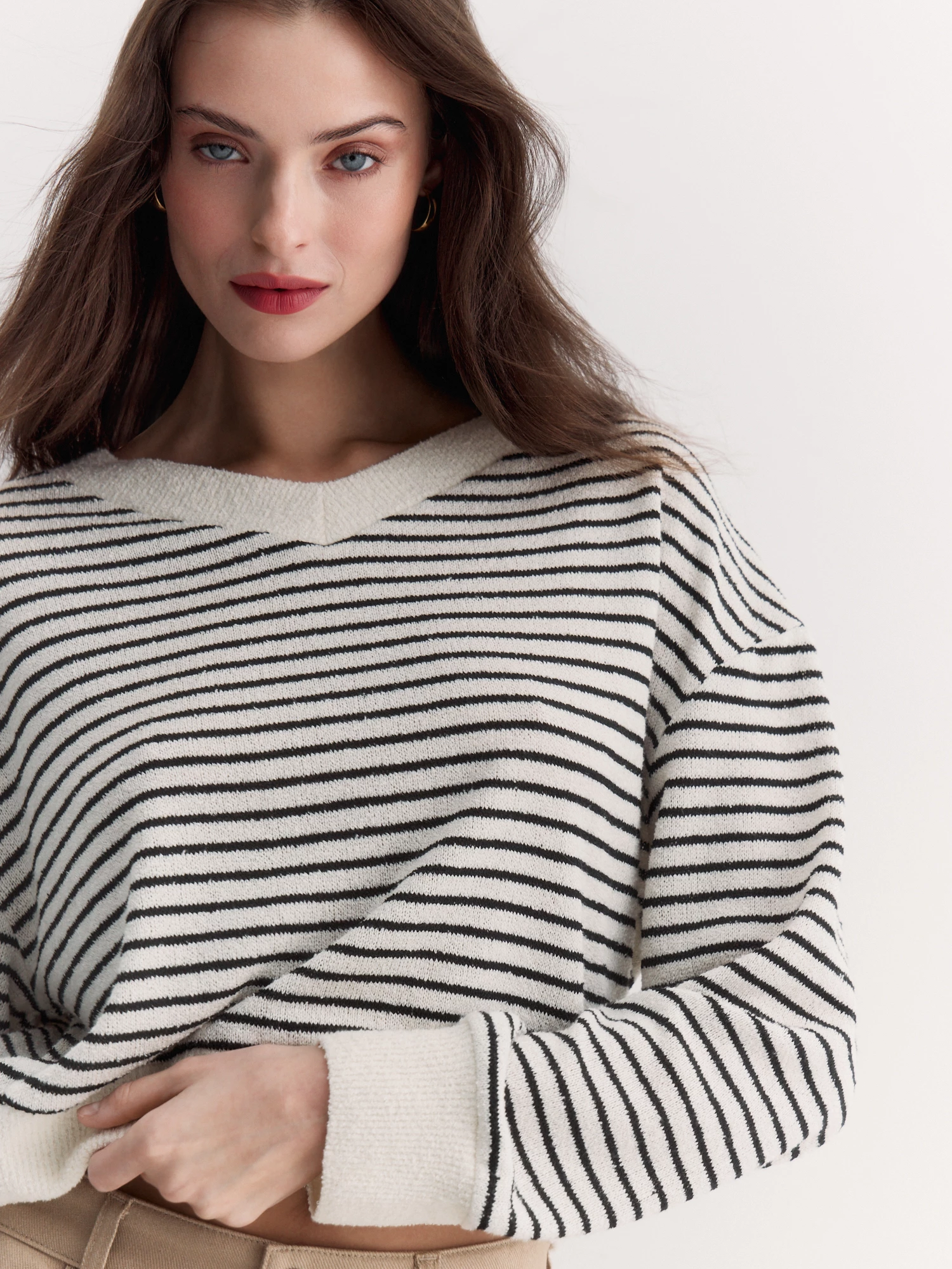 Укороченный свитшот с V-вырезом Elis арт. BS0070K