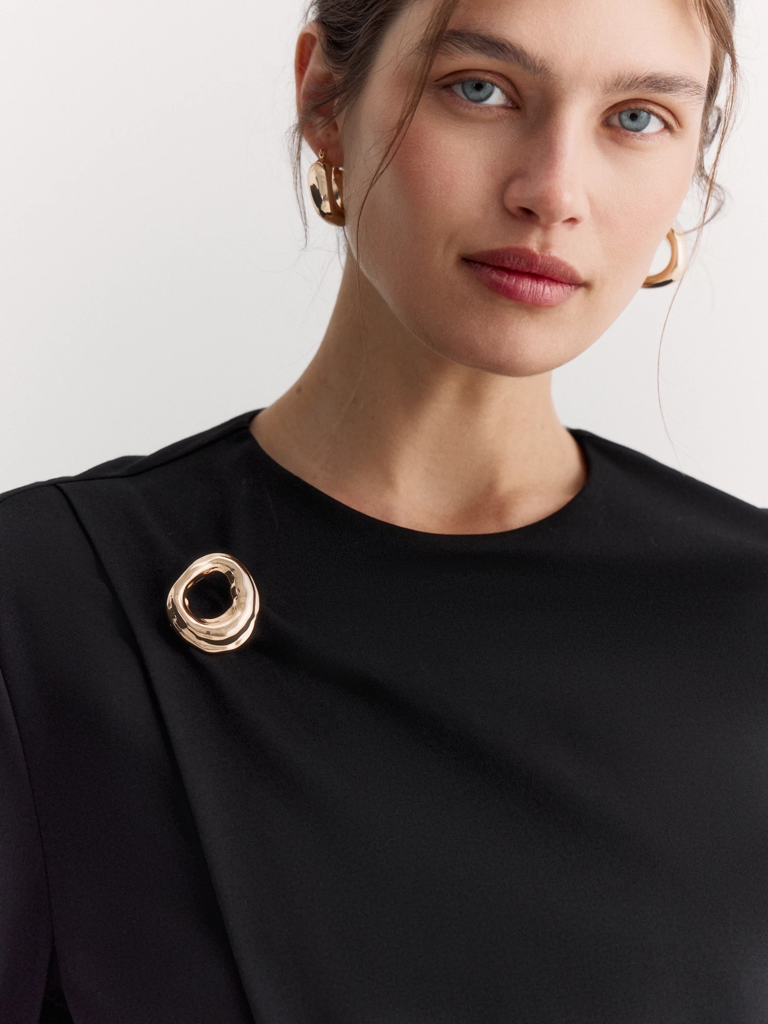 Золотистая контурная брошь Elis арт. PI0094