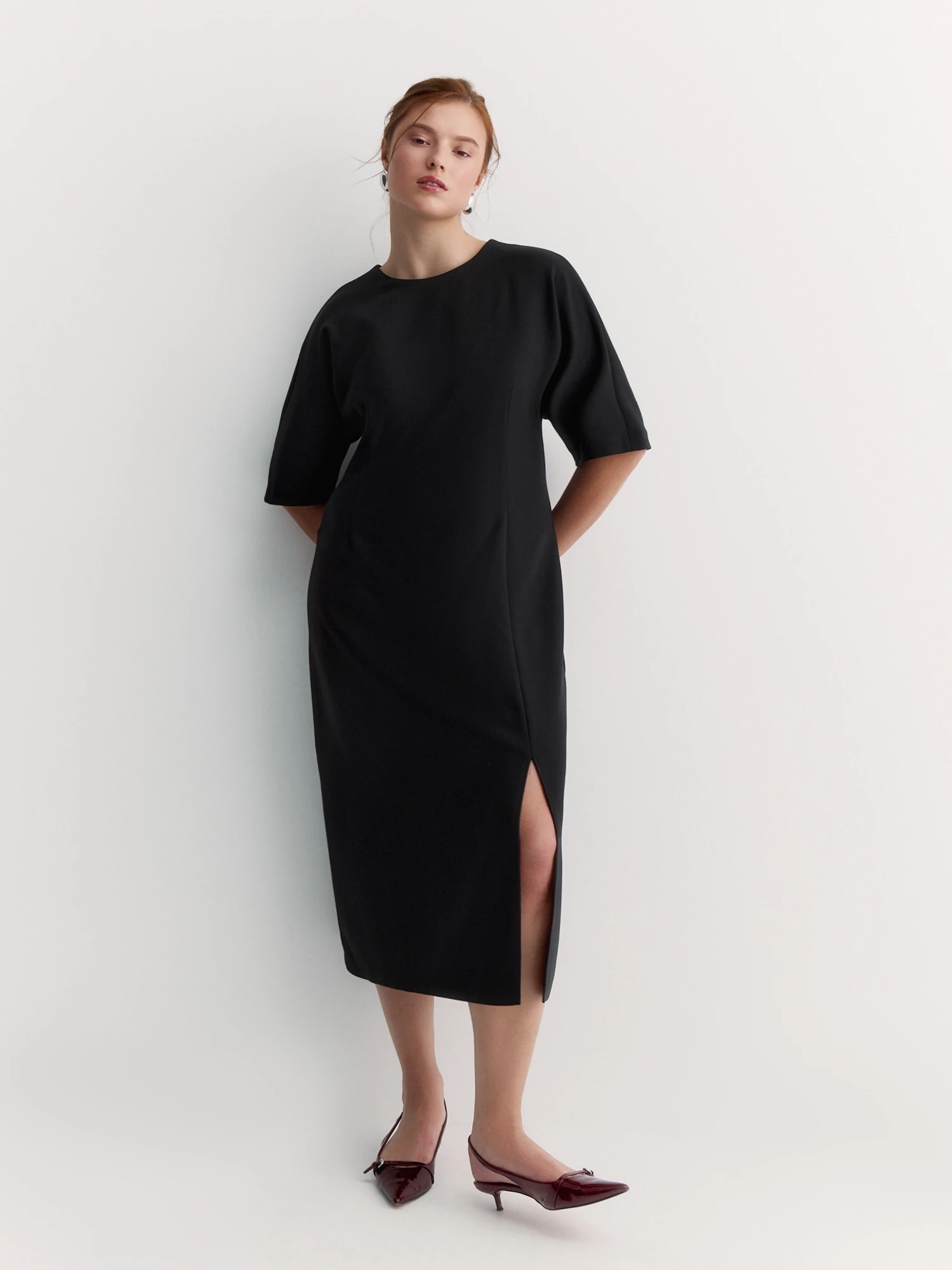 Силуэтное черное платье Lalis арт. DR08361