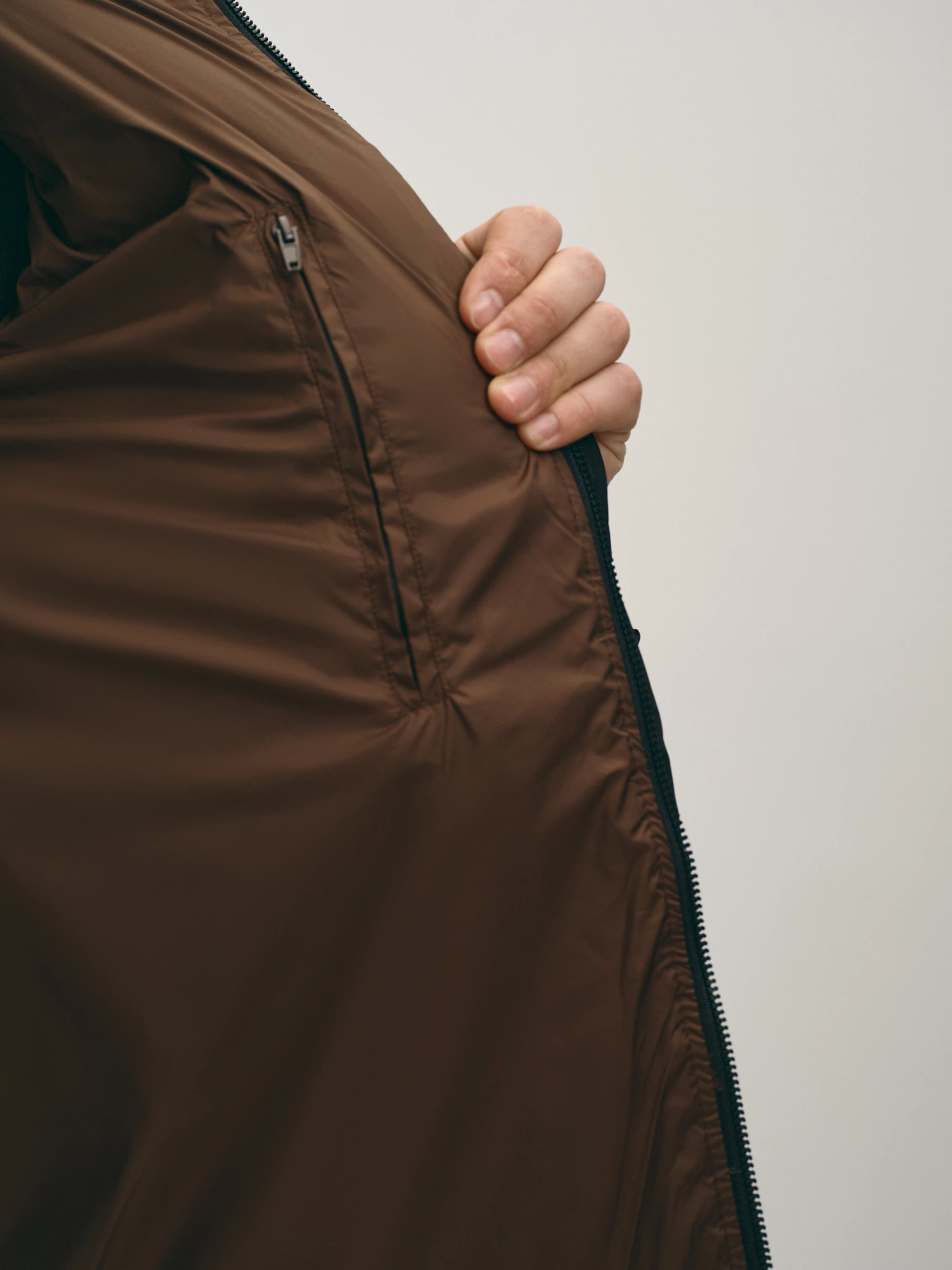 Пуховик с натуральным утеплителем пух/перо и отстегивающимся капюшоном 20line арт. IPH0017