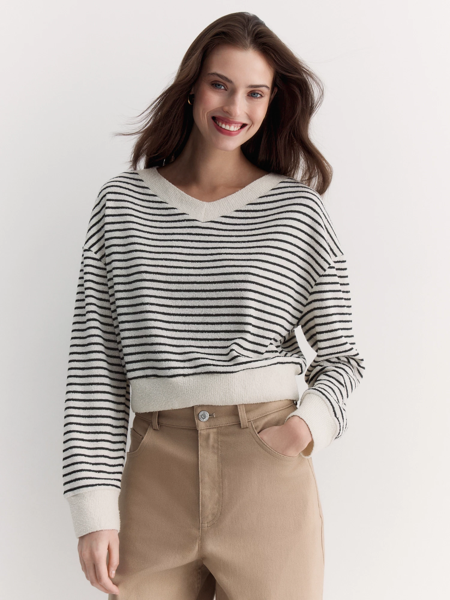 Укороченный свитшот с V-вырезом Elis арт. BS0070K