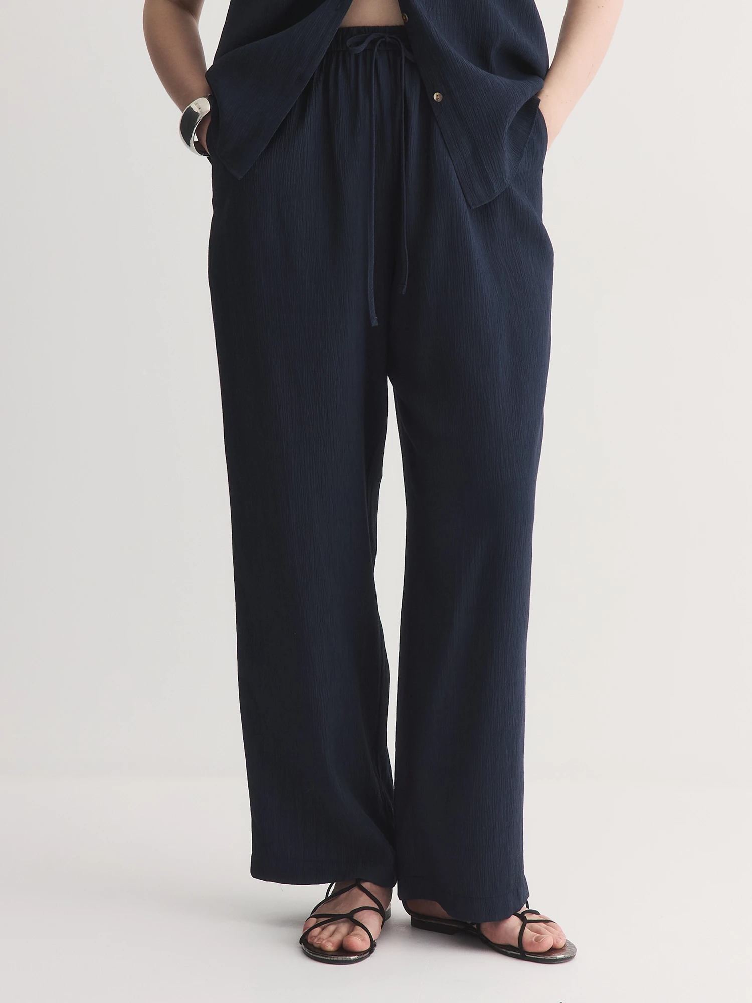 Костюмные брюки из жатой вискозной ткани Lalis арт. TR05267