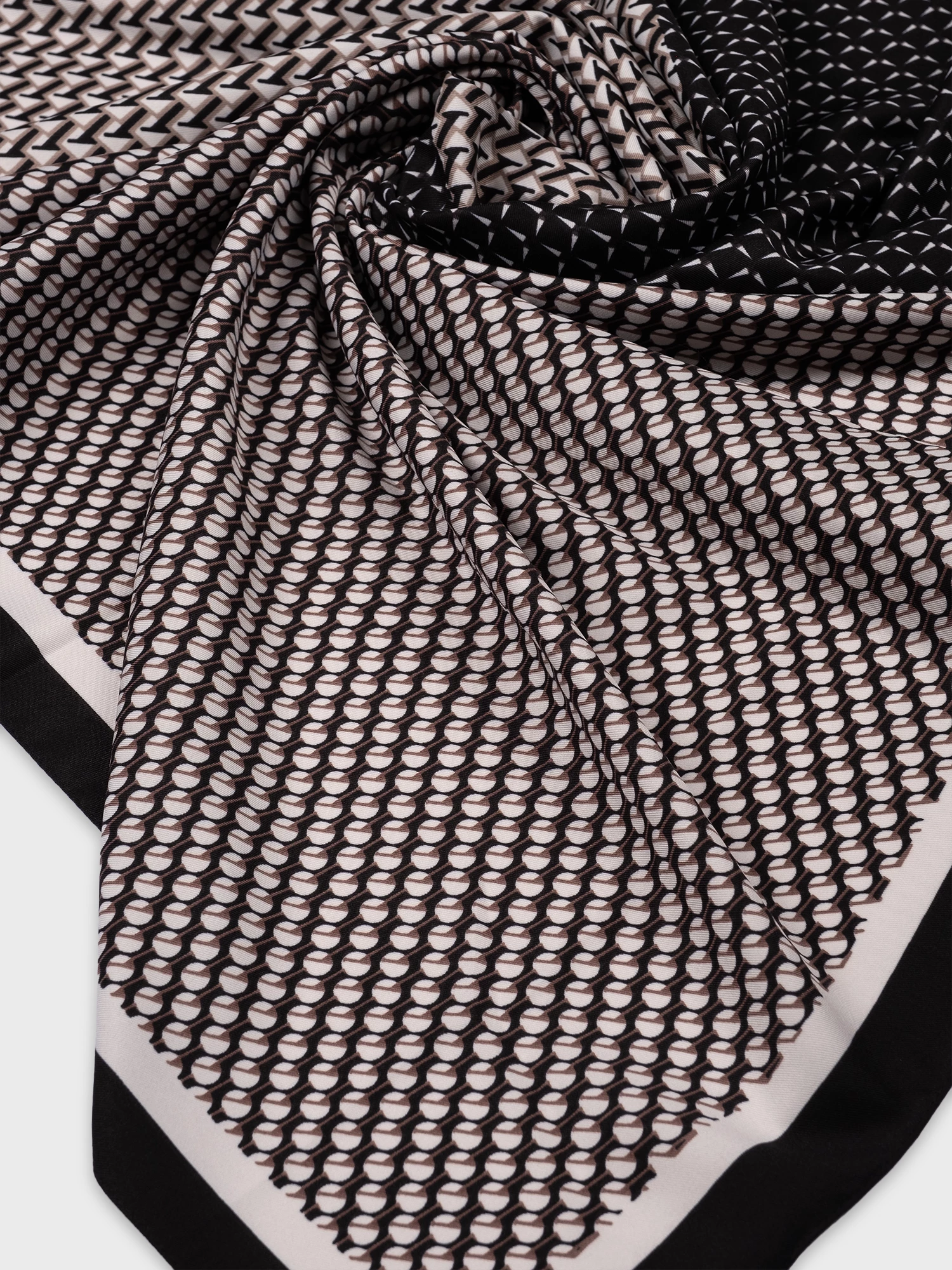 Шелковистый платок с графичным принтом Elis арт. PK0095