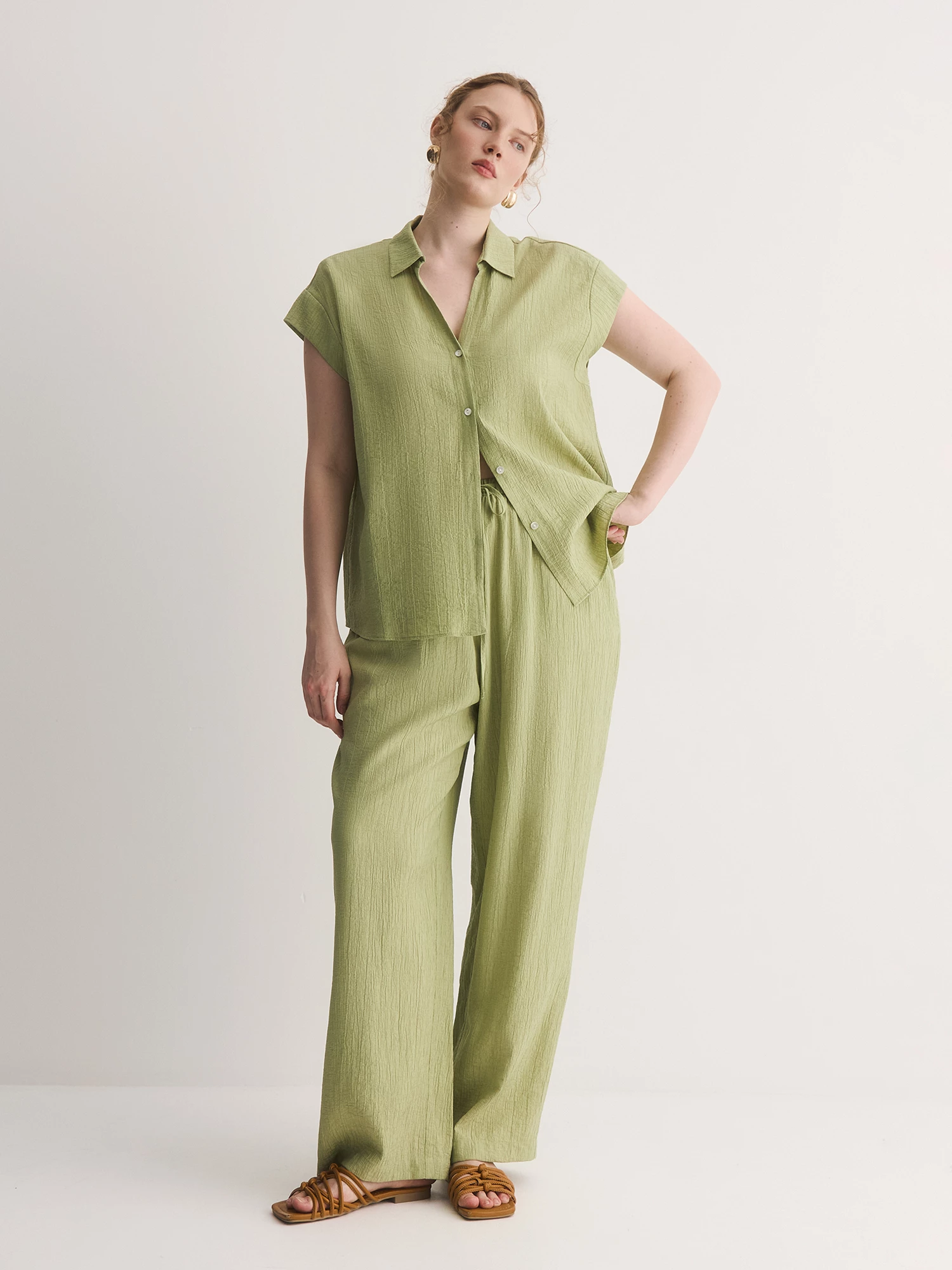 Костюмные брюки из жатой вискозной ткани Lalis арт. TR05267Х